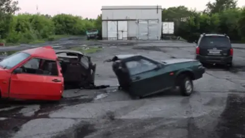 Garage 54 The fidget spinner hybrid car is pulled apart