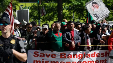 Getty Images Supporters and opponents of Bangladesh Prime Minister Sheikh Hasina rally in front of the World Bank on 1 May 2023 in Washington DC.