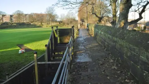 GEOGRAPH/Mike Faherty  Chester Walls