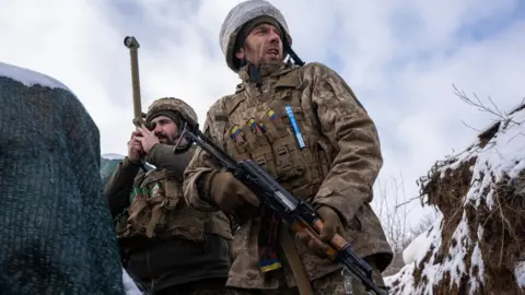 Getty Images Ukrainian soldiers during drills