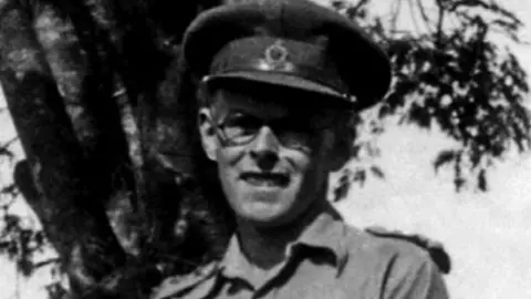 Prof Owen Smith Dr Burkitt served in the Royal Army Medical Corps