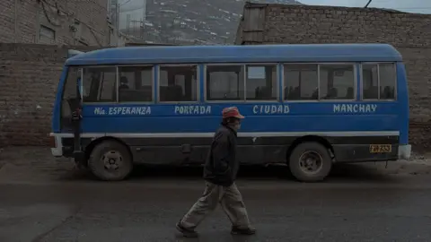 Florence Goupil Stop "Nueva Esperanza" (marked on the bus) in Villa Maria del Triunfo, a neighborhood that suffered one of the highest rates of extreme poverty and family violence during the state of emergency imposed in Peru to stop the COVID-19 virus.