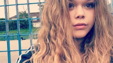 Facebook Shakira Pellow