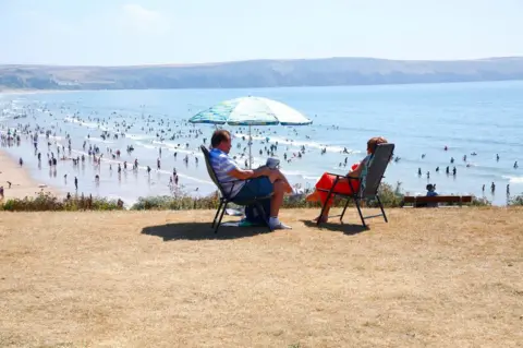 Natasha Quarmby/REX/Shutterstock The heatwave continues, and holiday makers flock to the coast of North Devon.