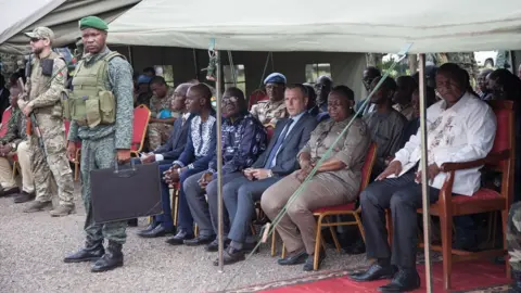 AFP Russians with CAR president and military, 4 Aug 18