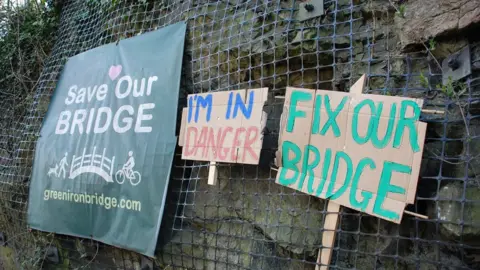 Richard Ganniclifft Campaign signs that say 'Save our bridge'
