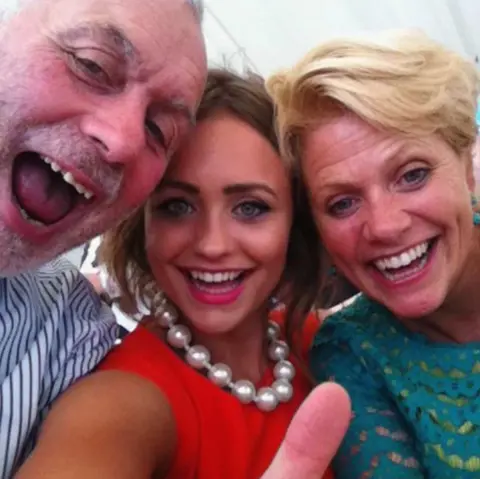 Family photo Tilly Tomlinson with her parents