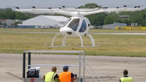 VoloCity flies at the Paris Airshow