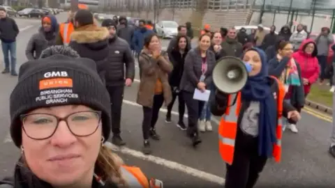 Amanda Gearing Amazon workers on picket line