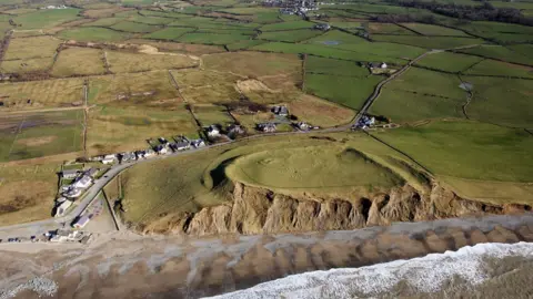 Crown Copyright Dinas Dinlle