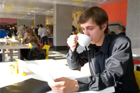 Getty Images student eating breakfast