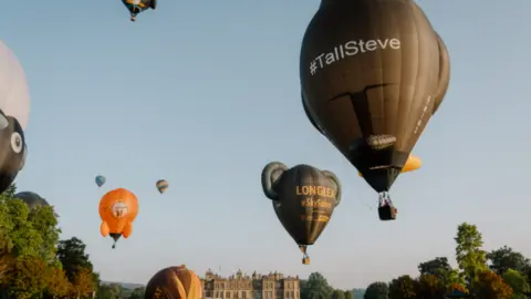 Longleat/Tom Anders Hot air balloons in the sky