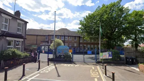 Google Maps Coldfall Primary School