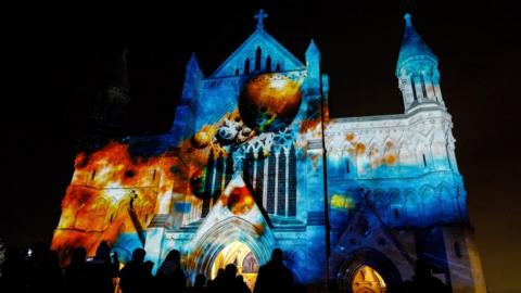 Covid St Albans Cathedral s New Carving Features Facemask BBC News covid-st-albans-cathedral-s-new-carving-features-facemask-bbc-news