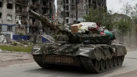 Reuters Russian tank in Popasna carrying boxes - 26 May