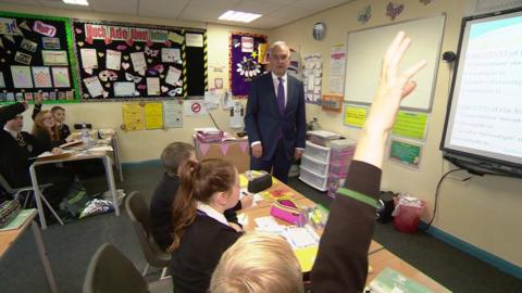 Teacher shortage 'becoming a classroom crisis' - BBC News