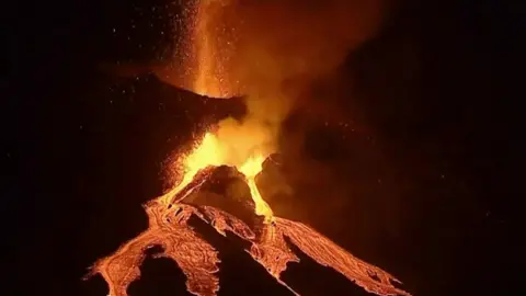 An eruption from the Cumbre Vieja volcano in La Palma