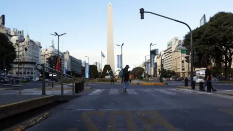 EPA A view on an empty bus lane during the general strike in Buenos Aires, Argentina, 25 June 2018