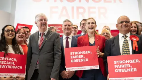 Getty Images Mark Drakeford, Sir Keir Starmer and Bridgend MS Sarah Murphy