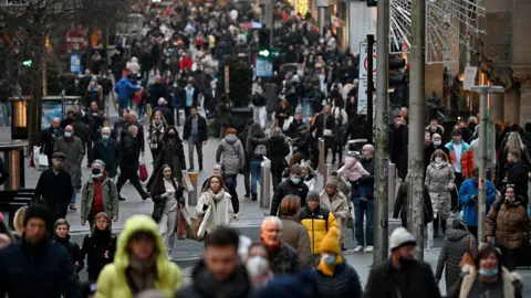 Getty Images glasgow shoppers