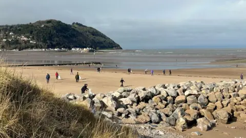 Peter Hoyland Beach litter pick