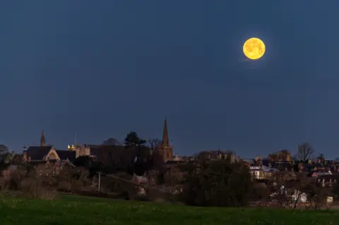 Rich_in_Rutland Wolf Moon in Uppingham