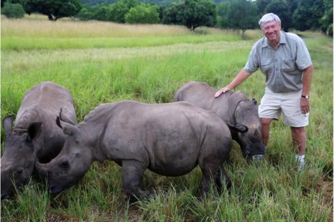 The audacious plan to airlift 80 rhinos to Australia - BBC News