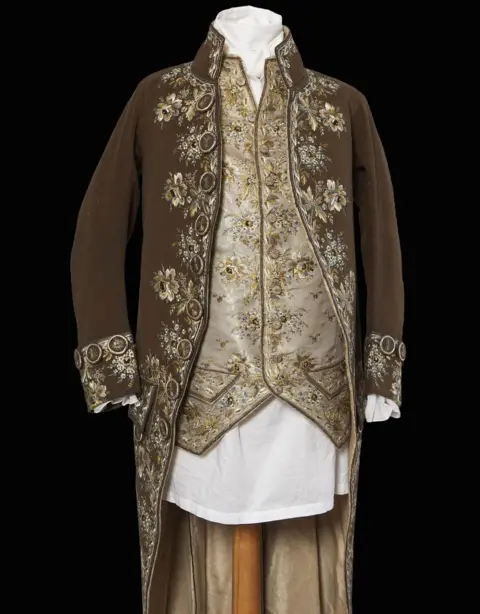 Historical clothing from 14 museums displayed online