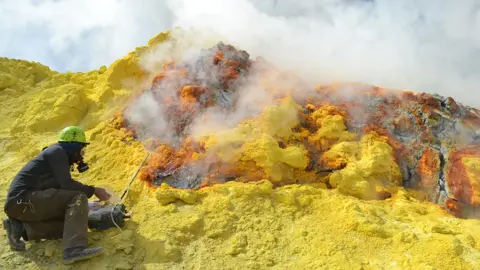 Yves Moussallam, Lamont Doherty Earth Observatory Gas sampling