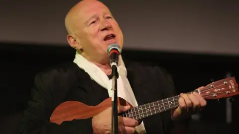 Neil Innes: Monty Python songwriter dies aged 75