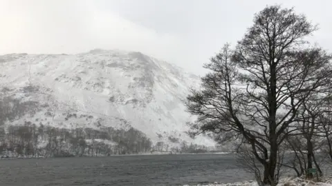 Annie Eaves / @AnnieEaves Snow over Snowdonia