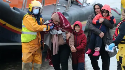 Migrants arriving in Dungeness, 20 November 2021