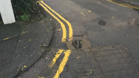 Simon Jackson Wobbly lines