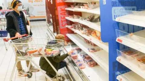 Supermarket shoppers