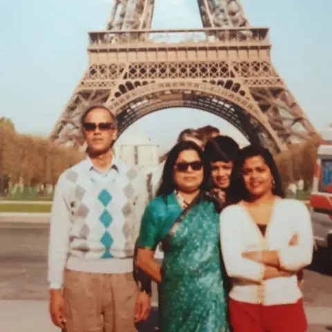 Farah Sayeed Farah with her parents and siblings in Paris