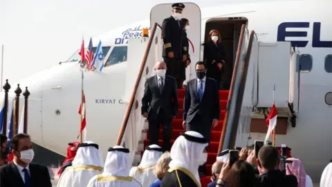 EPA Israeli and US delegates arrive in Bahrain