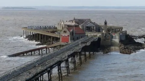 Rob Farrow/Geograph Birnbeck Pier