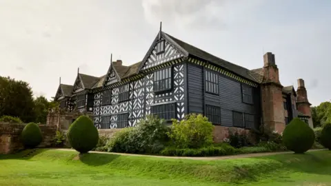 National Trust Images/Arnhel de Serra Speke Hall