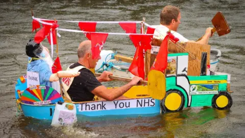 PLPICS David Kelly in a tin bath decorated to celebrate the NHS