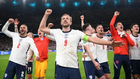 England celebrate reaching the Euro 2020 final