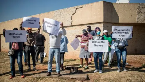 Getty Images Vaccine sceptics protesting in South Africa