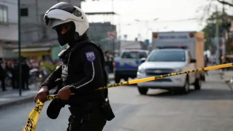 Reuters Police cordon off crime scene in Guayaquil - 1 November