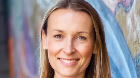  Betina Szkudlarek Betina Szkudlarek