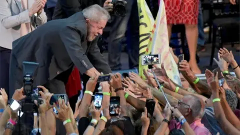 Reuters Former Brazilian President Luiz Inacio Lula da Silva is greeted by supporters during a rally in Belo Horizonte, Brazil February 21, 2018