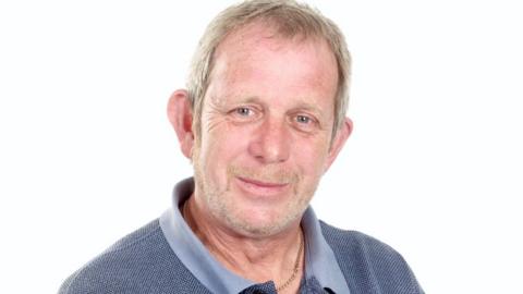 BBC Radio Devon presenter Gordon Sparks dies at the age of 61 - BBC News