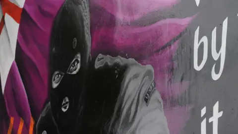 Pacemaker Mural depicting masked paramilitary gunman