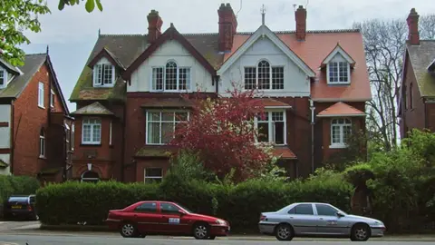 Paul Harrop/Geograph 31 and 32 Pearson Park, Hull