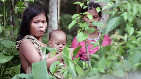 Empics Orang Rimba women and a child