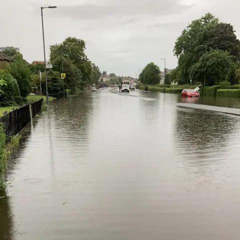 @leejmcv2  Flooding in Alderman Road