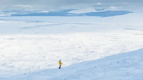 Steven McKenna Snowboarding at Glencoe Mountain